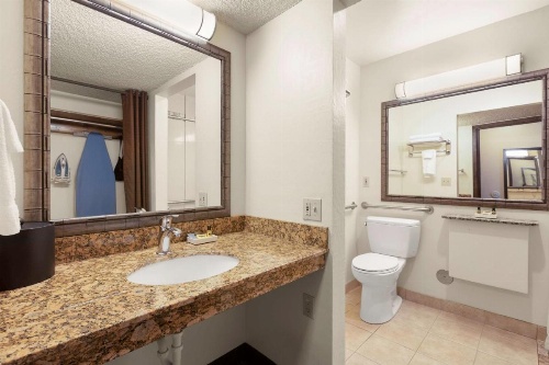 Best Western Plus Tree House image 12