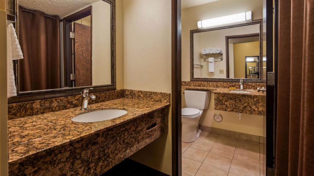 Room image 4