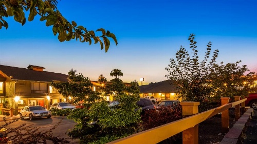 Best Western Plus Tree House image 38